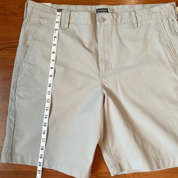 Van Heusen Men's Casual Short Flat Front; New with tags; 38Wx9.5 - Picture 14 of 16